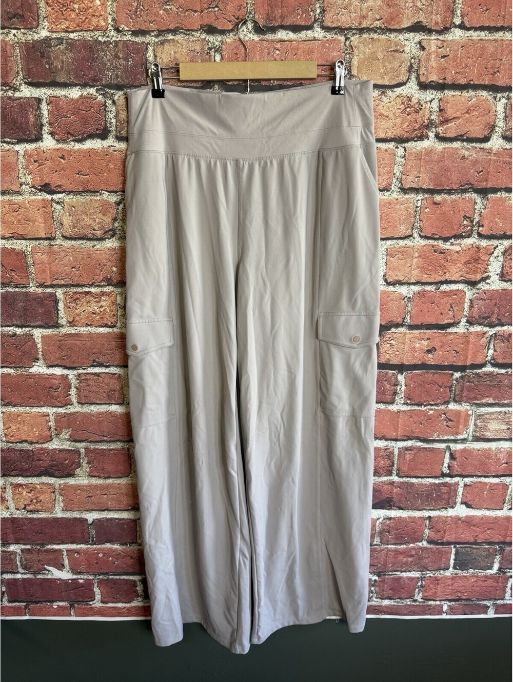 Athleta Salutation Stash Jogger Pants Gray XL High Rise Powervita Yoga